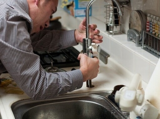 A plumber in Delaware fixing faucet leak | Delaware Plumbing Repair | Call Harris Now