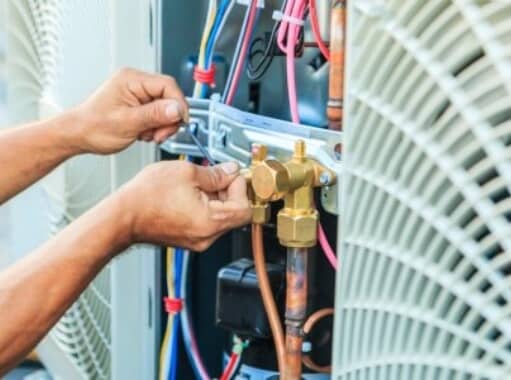 A technician in New Jersey fixing a heat pump | New Jersey Heating Services | Call Harris Now