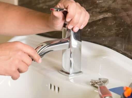 A plumber in Delaware fixing faucet leak | Delaware Plumbing Services | Call Harris Now