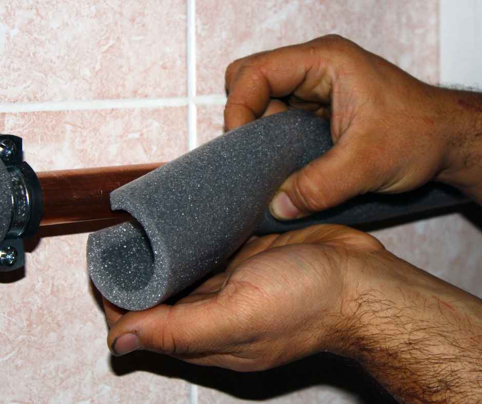 Insulating a pipe