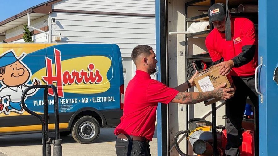 Harris electricians responding to emergency electrical services.